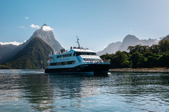 midday-milford-sound-cruise_1